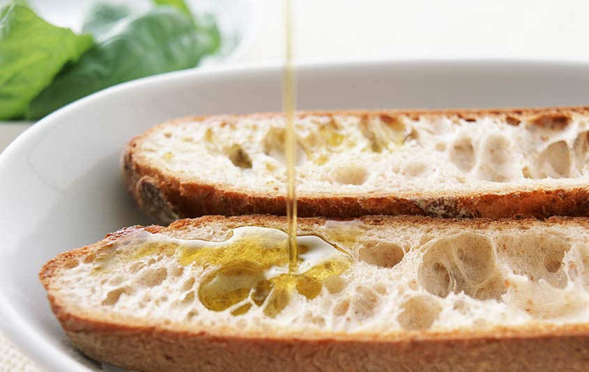 aceite de oliva con pan